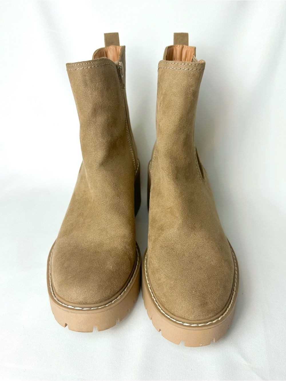 Universal Thread chunky heel chelsea boots | Size 7.5 | tan, brown